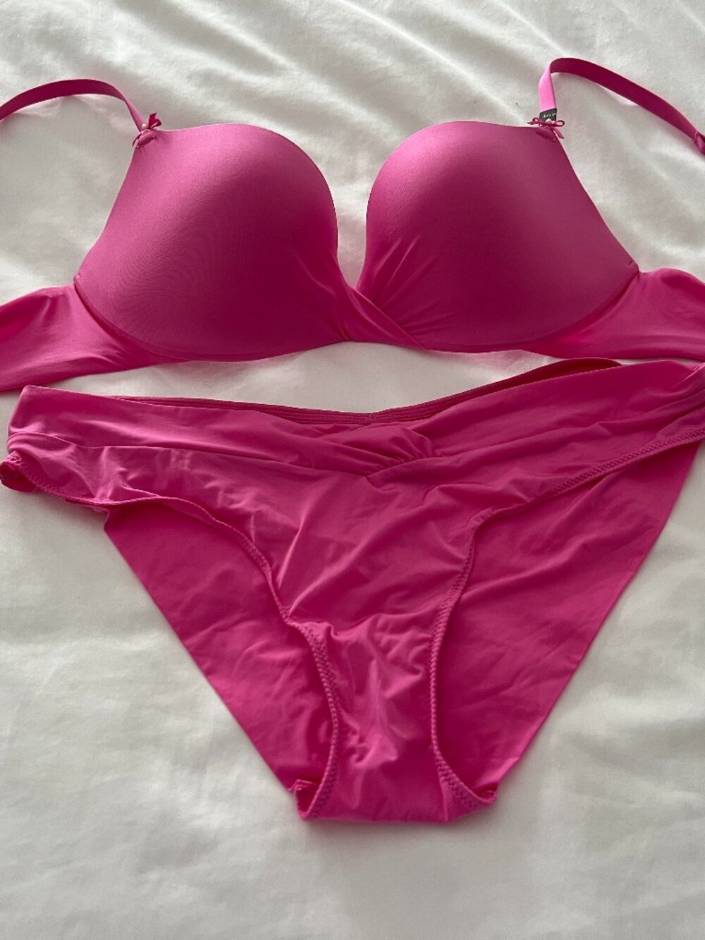 Victoria's Secret lined demi bra and panty set in 36B/L NWT bright pink